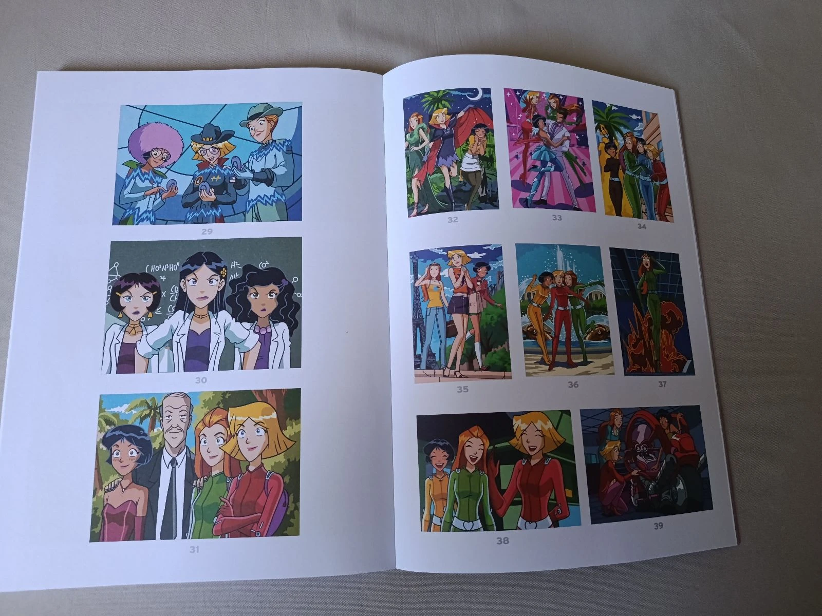 Mystery Coloring Book Totally Spies | Hachette heroes | Very good condition – photo 5